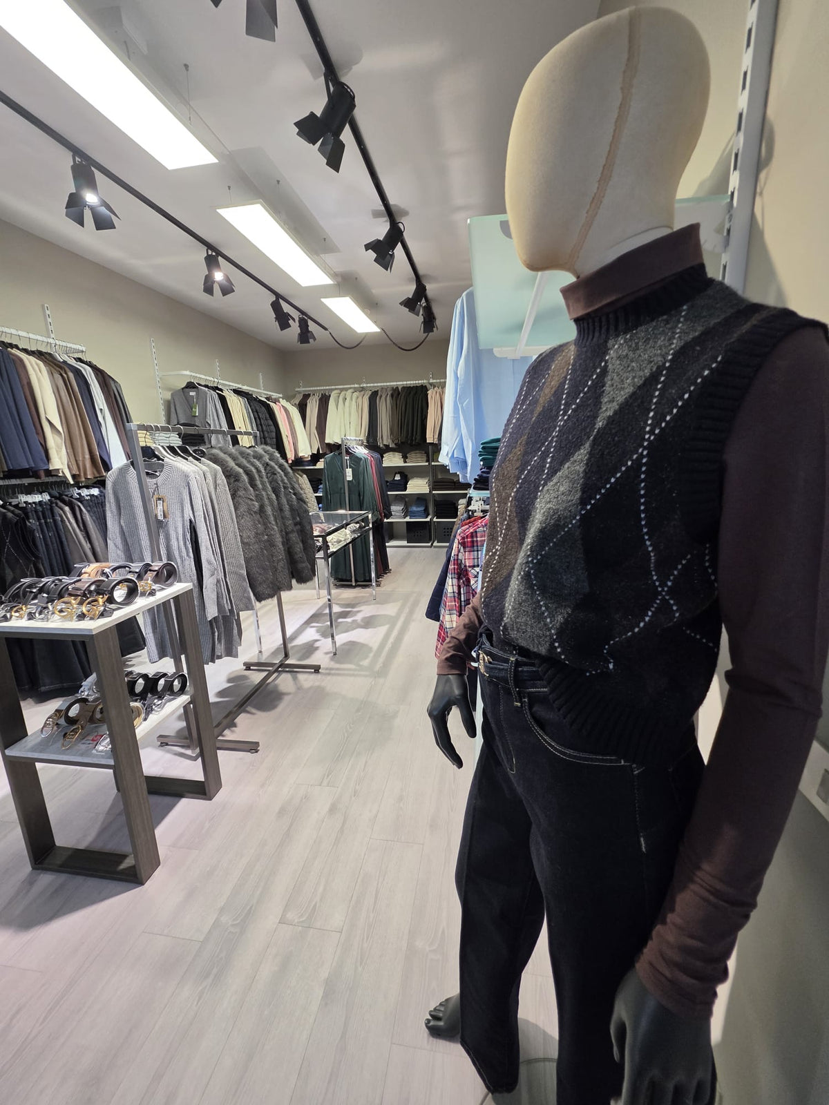 Il reparto donna del negozio MYFASHION a Casalserugo