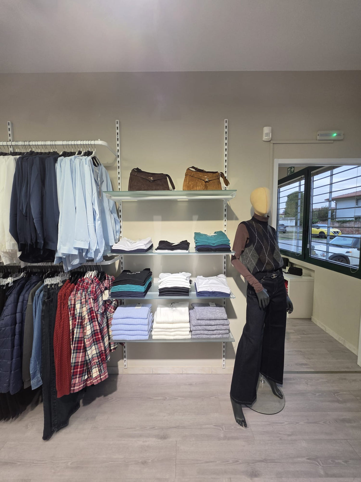 Camicie, t-shirt e look donna nel negozio MYFASHION