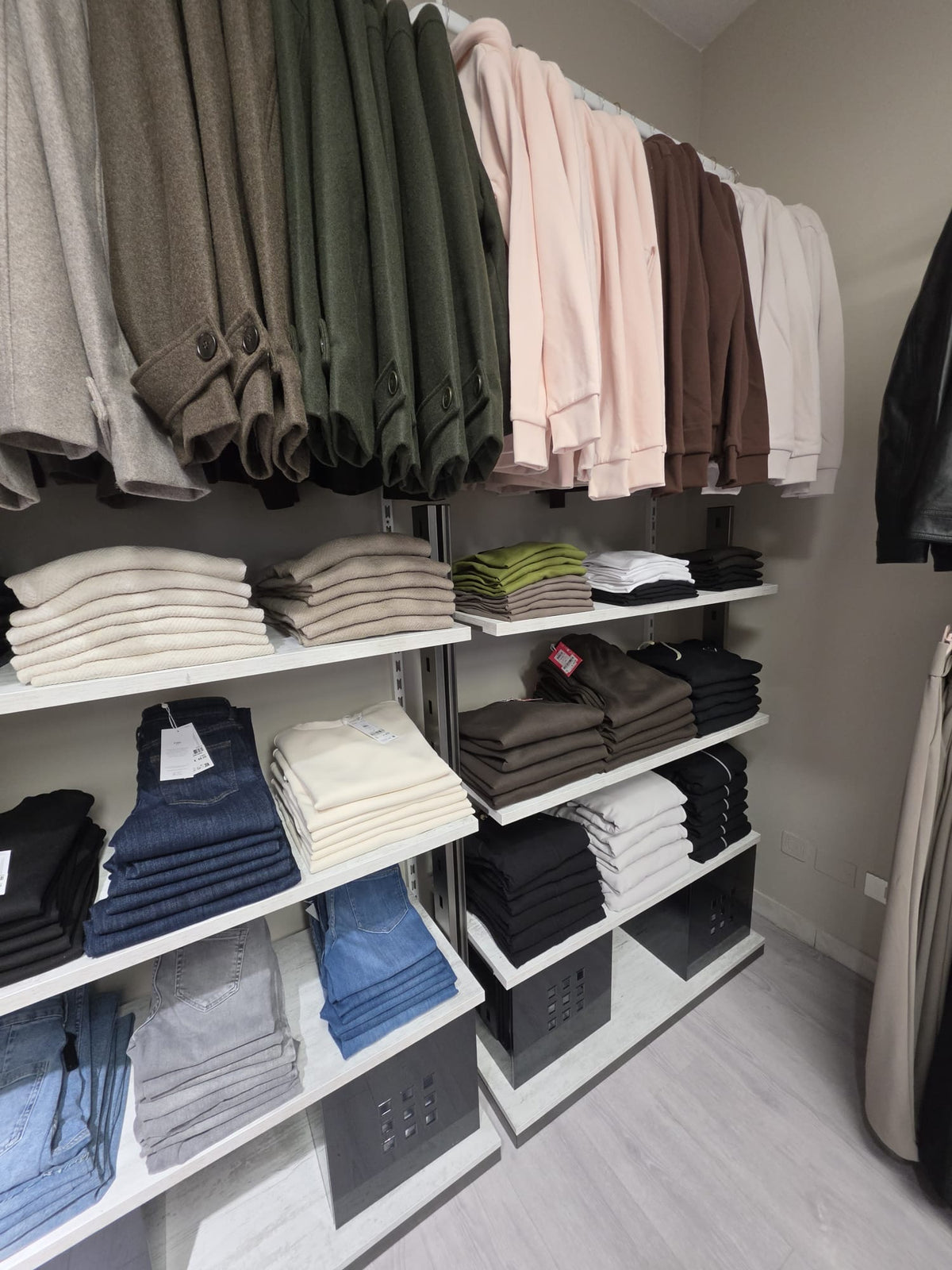 Cappotti, felpe e denim donna nel negozio MYFASHION