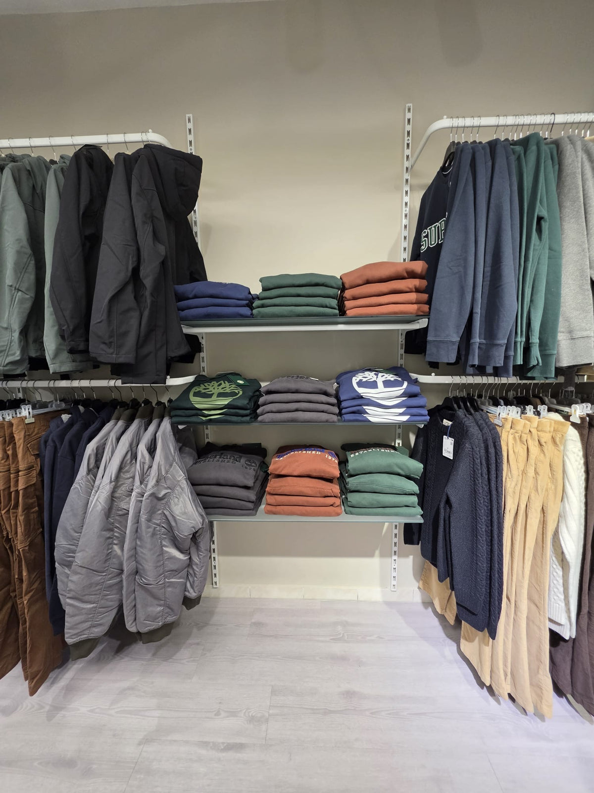 Felpe Timberland e Superdry, giubbotti e pantaloni uomo nel negozio MYFASHION